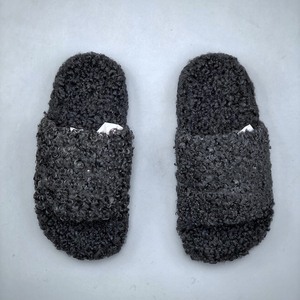 รองเท้าแตะขนสัตว์แฟชั่นดีไซเนอร์ดังประจำปี 2026 สำหรับผู้หญิง  ตกแต่งด้วยงานปัก  ขนแกะคุณภาพสูง  แบบสวมใส่ได้ทั้งชายและหญิง - Product Image 6