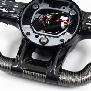 Volante Deportivo de Fibra de Carbono con LED para C63/E63/W213/W204/W205/G55/CLA45/W231/W172/W218/W166 - Empuñadura de 40 mm - Product Image 5