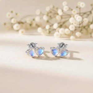 Boucles d'oreilles clous en pierre de lune arc-en-ciel en forme de cœur, finition dorée, avec pierre précieuse naturelle en forme de cœur, bijoux minimalistes, délicats et élégants - Product Image 2