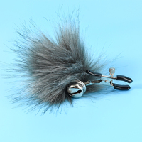 Pince à tétons InnerBloom pour SM BDSM Bondage avec pompons en fourrure et clochette, jouet sexuel