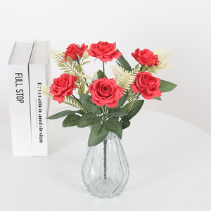 Bouquet de roses artificielles Jessie, 6 têtes, fleurs en soie rouges, arrangement floral décoratif pour la maison et la décoration de mariage - Product Image 1