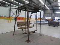 Banc balançoire d'extérieur sur mesure avec cadre métallique robuste, assise en bois et plastique, résistant aux intempéries, double balançoire