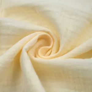 Rouleau prix de gros solide couleur blanche enfants bébé emmailloter froissé organique 100% coton double gaze mousseline tissu pour vêtements