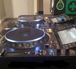 SUPER VENTE : Ensemble DJ 2x Nouveaux DJ <span class=keywords><strong>CDJ</strong></span> <span class=keywords><strong>2000</strong></span> Nexus <span class=keywords><strong>2</strong></span> (NXS2) et 1x DJ-M <span class=keywords><strong>2000</strong></span> Nexus - Product Image 1