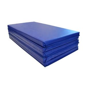 4 tapis d'entraînement pliant en mousse avec poignées de transport dans différentes combinaisons de couleurs - Product Image 4