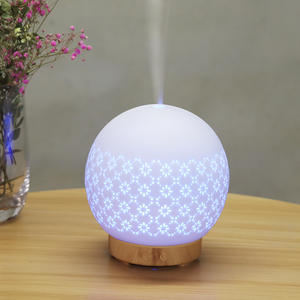 Humidificador de aromaterapia creativo de 0,5-1L con alimentación USB y luz nocturna para el hogar y el dormitorio - Product Image 4