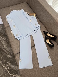 Completo da Ufficio Elegante da Donna di Alta Qualità con Blazer a Maniche Lunghe con Rever Classico Decorato con Perline e Piume e <span class=keywords><strong>Pantaloni</strong></span> Leggermente Svasati Due Pezzi - Product Image 3