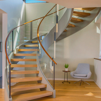 Escalier d'entrée large en duplex, intérieur, contemporain, durable, en bois et en acier inoxydable incurvé