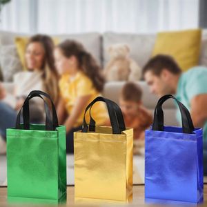 Sac fourre-tout non tissé personnalisé avec logo imprimé au laser pour le commerce de détail, sacs cadeaux en tissu, emballage pour t-shirts, sacs non tissés pour les courses de Noël - Product Image 4