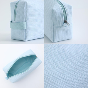 Tas Kosmetik Travel Mewah Trendy Kapasitas Besar dengan Ritsleting, Bordir Logo Kustom, Warna Putih Polos, Model Waffle - Product Image 6