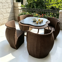 Table et chaises en rotin d'extérieur, imperméables, protection solaire, pour cour, jardin, hôtel, B&B, balcon, ensemble table et chaises design