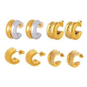 ต่างหูรูปทรง CC สีทองเงินแบบวงแหวนคู่ เชื่อมต่อกัน ทำจากสแตนเลสสตีล ชุบ PVD สำหรับผู้หญิง - Product Image 2