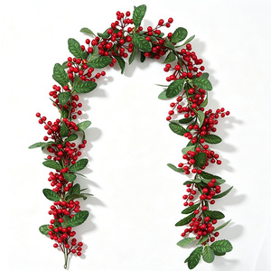 Guirlande murale de Noël avec baies rouges artificielles et feuilles vertes, 36 pouces - Product Image 5