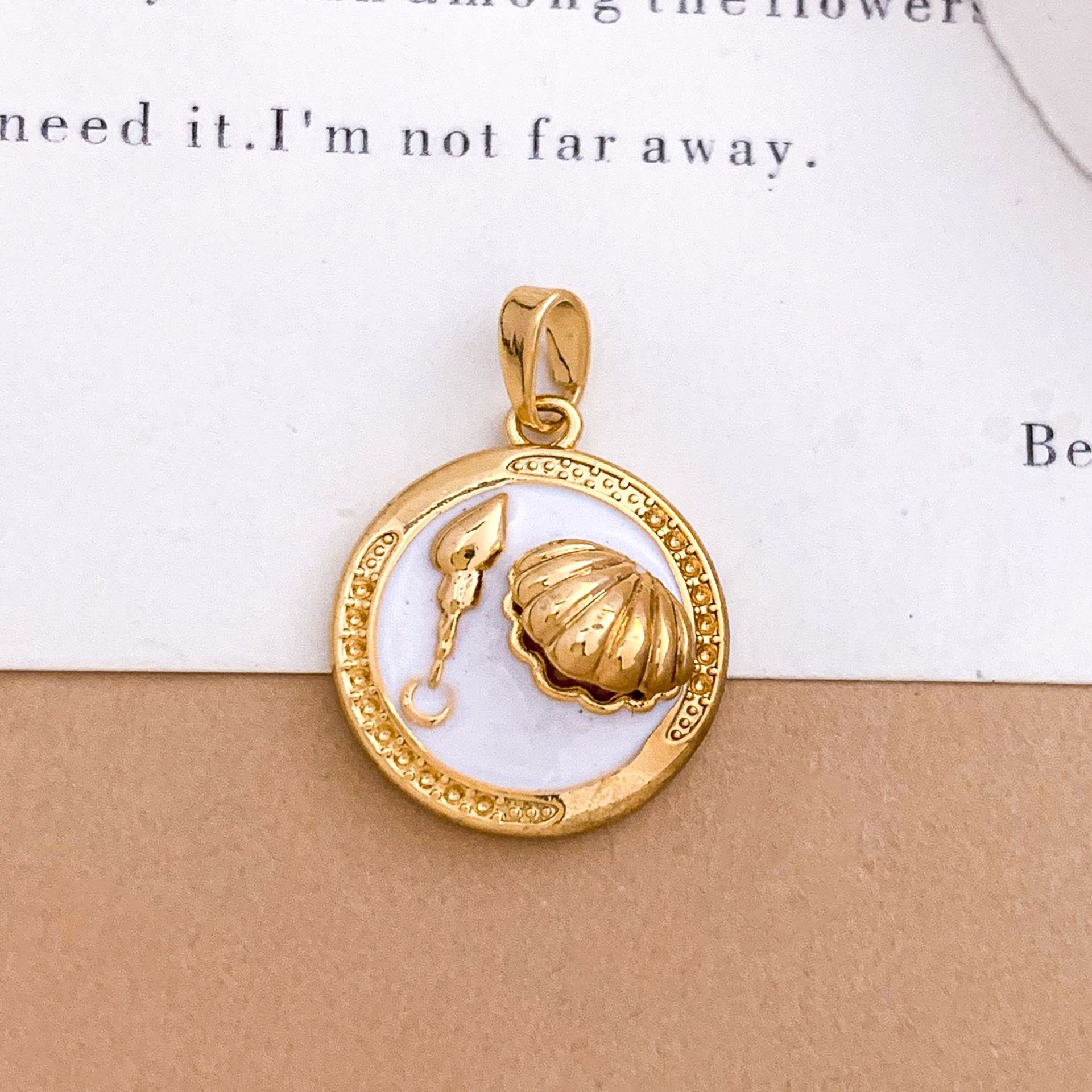 Xl4181 shell pendant gold white