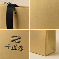 Sac cadeau de luxe personnalisé avec logo, poignée en ruban satiné et estampage à chaud doré pour emballage cadeau de boutique