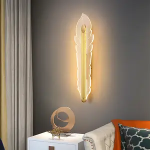 Yaratıcı tüy tasarım kapalı yeni Led duvar lambalar Modern yüksek kaliteli ev otel Villa projesi dekoratif akrilik altın alüminyum