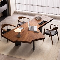 Bureau de direction en bois massif de style médiéval, conçu par des designers, table de négociation pour le bureau du président, table et chaise pour réception d'invités