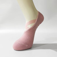 Chaussettes de yoga à talon ouvert en silicone rose avec motif cœur et logo personnalisé, sangle de maintien pour femmes, idéales pour le Pilates et la danse