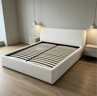 Lit plateforme Queen moderne et minimaliste avec cadre en tissu de lin rembourré, cadre en mousse et lattes en contreplaqué, profil bas
