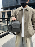 Sac à bandoulière multifonctionnel et pratique pour homme en nylon, avec sangle arquée, plusieurs poches, imperméable, décontracté
