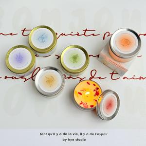 Bougie parfumée, cadeau pour femme, bougie à la cire de soja, aromathérapie naturelle avec fleurs séchées dans des boîtes réutilisables, cadeau relaxant pour un anniversaire - Product Image 1