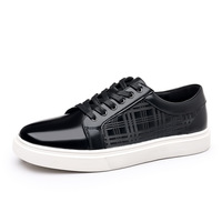 Nouvelles Chaussures de Marche Tendance 2026 OEM en Cuir PU à Semelle Épaisse, Résistantes à l'Usure, à Bout Rond, pour l'Été, à Lacets, Style Sportif et Professionnel