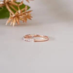 Anillo de Diamantes con Corte Baguette en Oro Rosa, Elegante y Minimalista, Anillo de Eternidad para Mujer, Joyería para Aniversario de Bodas - Product Image 4