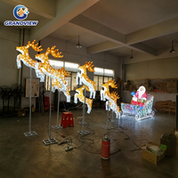 Sculpture lumineuse LED géante personnalisée de Noël, motif traîneau du Père Noël et rennes en 3D, éclairage extérieur IP65 pour la décoration des parcs