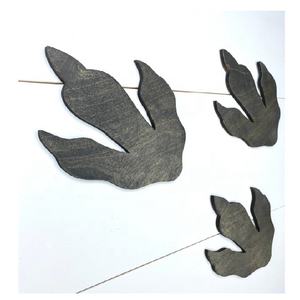 Casa de campo Estilo vintage Niños Dormitorio Decoración de pared Huellas de dinosaurio de madera elevadas - Product Image 1