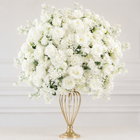Boule de fleurs artificielles faite à la main en roses blanches et gypsophiles pour centre de table de mariage et décoration événementielle - Plastique écologique festif