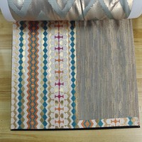 Fournisseurs de tissus textiles de maison Tissu d'ameublement en polyester brodé Jacquard pour rideaux en brocart avec design argenté doré