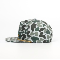 Op maat gemaakte hoogwaardige ongestructureerde katoenen baseballcap met 5 panelen, platte klep en snapback sluiting, met aangepaste camouflage stijl