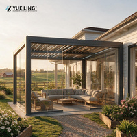 Pergola en aluminium sur mesure pour les constructeurs et les entrepreneurs, avec toit à persiennes, idéale pour les cours d'hôtels, résistante aux intempéries et offrant une protection contre le soleil.