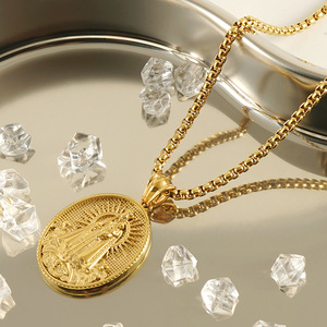Collier rétro en acier inoxydable plaqué or 18 carats avec pendentif ovale Vierge Marie et chaîne de perles pour homme - Product Image 2