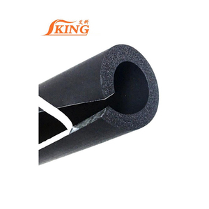 Tubo de Espuma de Goma Negra Autoadhesivo Predividido para Aislamiento Térmico de Tuberías de Cobre - Product Image 1