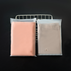 Camisetas de alta calidad Bolsas de ropa con cierre de cremallera Bolsas de embalaje de polietileno con cremallera transparente con logotipo Bolsa de ropa de plástico biodegradada - Product Image 5