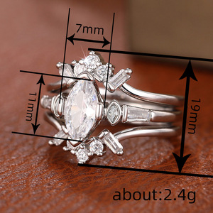 Set di Tre Anelli Geometrici Royal Marquise per Donne, Gioielli di Lusso per Matrimonio e Fidanzamento - Product Image 3
