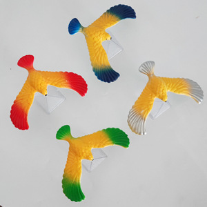 Vente en gros 12cm Balance Eagle Nostalgique Jouets Enfants Puzzle Poupées Nouveau et Unique Balance Oiseau Classique Jouet - Product Image 2