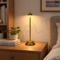 Lampe de table LED rechargeable dorée sans fil à commande tactile, intensité variable, abat-jour en acrylique pointu, corps en fer, Type-C pour salon