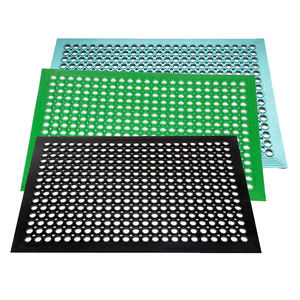 Tapis de sol en caoutchouc imperméable avec trous de drainage - Product Image 1