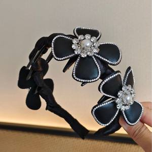 ที่คาดผมหนังประดับดอกไม้หรูหรา ฝังเพชร ดีไซน์พันเกลียวอย่างสวยงาม สำหรับผู้หญิง - Product Image 5