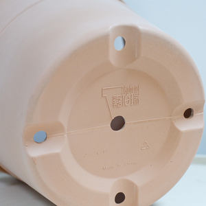 Maceta decorativa para jardín al aire libre moldeada por soplado de 18 pulgadas de Milán, maceta de plástico de arcilla de imitación para uso en el suelo del hogar, tipo de paquete - Product Image 6