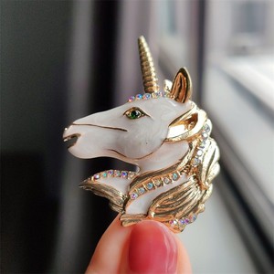 Emaillierte Strass Einhorn Brosche Anzug Mantel Zubehör Anstecknadel - Product Image 3