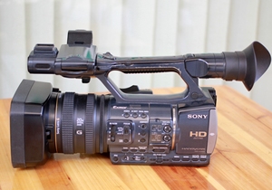 HDR-AX2000E 1x Optical Zoom <b>4K</b>/Full HD Video Conference System 2nd Hand - Product Image 3