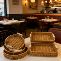 Panier de service rond classique en rotin PP tressé à la main, finition laquée, 22x4cm, pour présentation alimentaire en cuisine