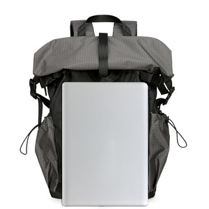 กระเป๋าเป้สะพายหลังผู้ชายทันสมัย ดีไซน์พับได้แบบใหม่ ซับใน PVC ปิดด้วยซิป เหมาะสำหรับทำงาน เดินทาง หรือใช้ในชีวิตประจำวัน - Product Image 2