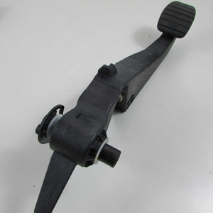 Pedale della Frizione Dacia Duster 2010 8201298901 Usato, Parte Elettrica e Elettronica per Tuning 22798 20N-3-D-11 - Product Image 1