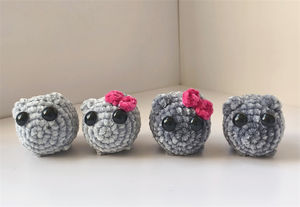 Jouet en peluche au crochet pour hamster triste avec musique porte-clés fait à la main arc rose et violon Hamster triste - Product Image 2