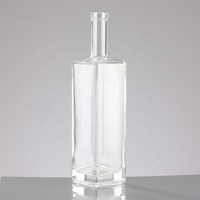 Bouteilles en verre de vodka rectangulaires personnalisées avec différentes capacités (500ml, 750ml, 1000ml et ainsi de suite), poids avec bouchon en caoutchouc