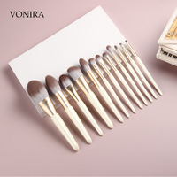 Ensemble de 12 pinceaux de maquillage professionnels dorés Vonira Beauty avec pinceaux pour poudre, contour, fond de teint, fard à paupières, lèvres, sourcils
